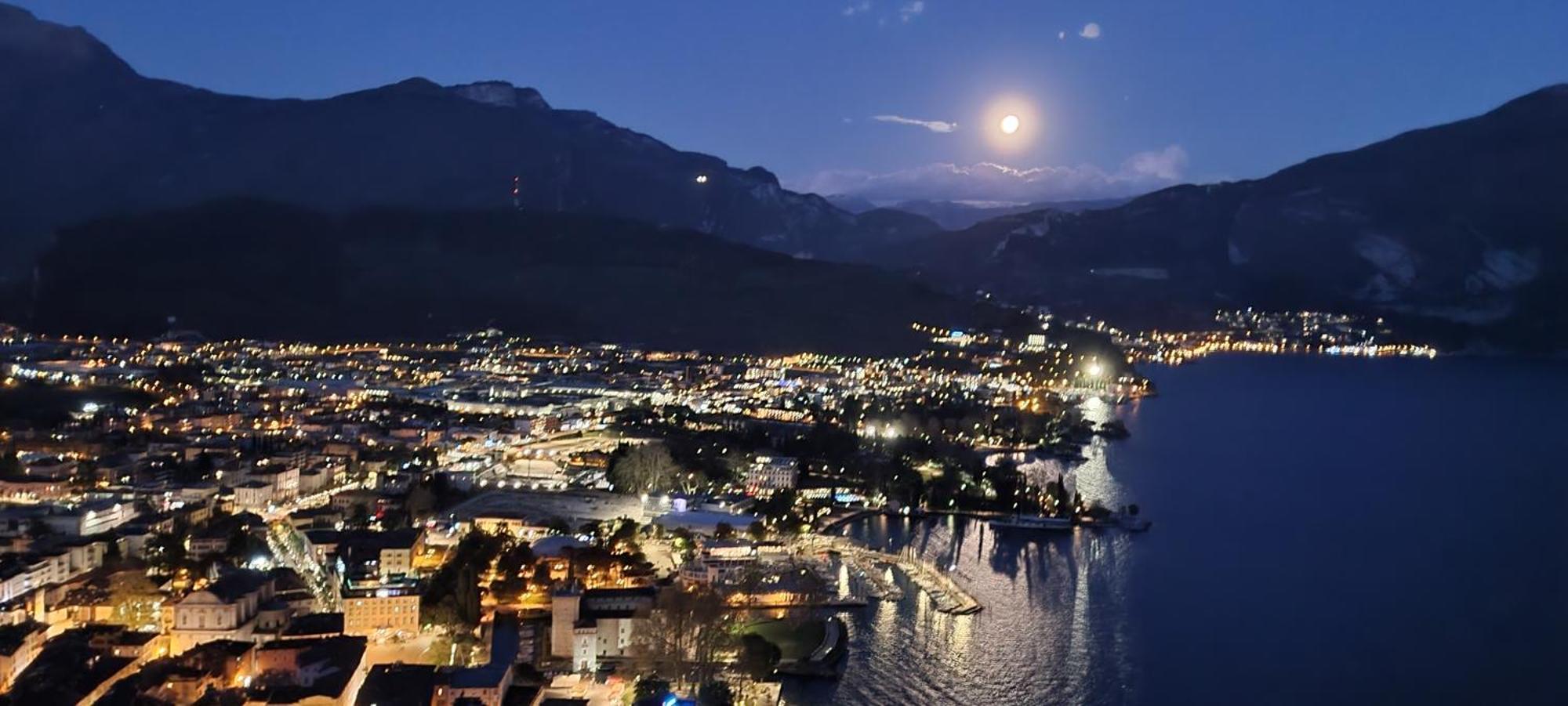 Appartamento Laura Riva del Garda Luaran gambar